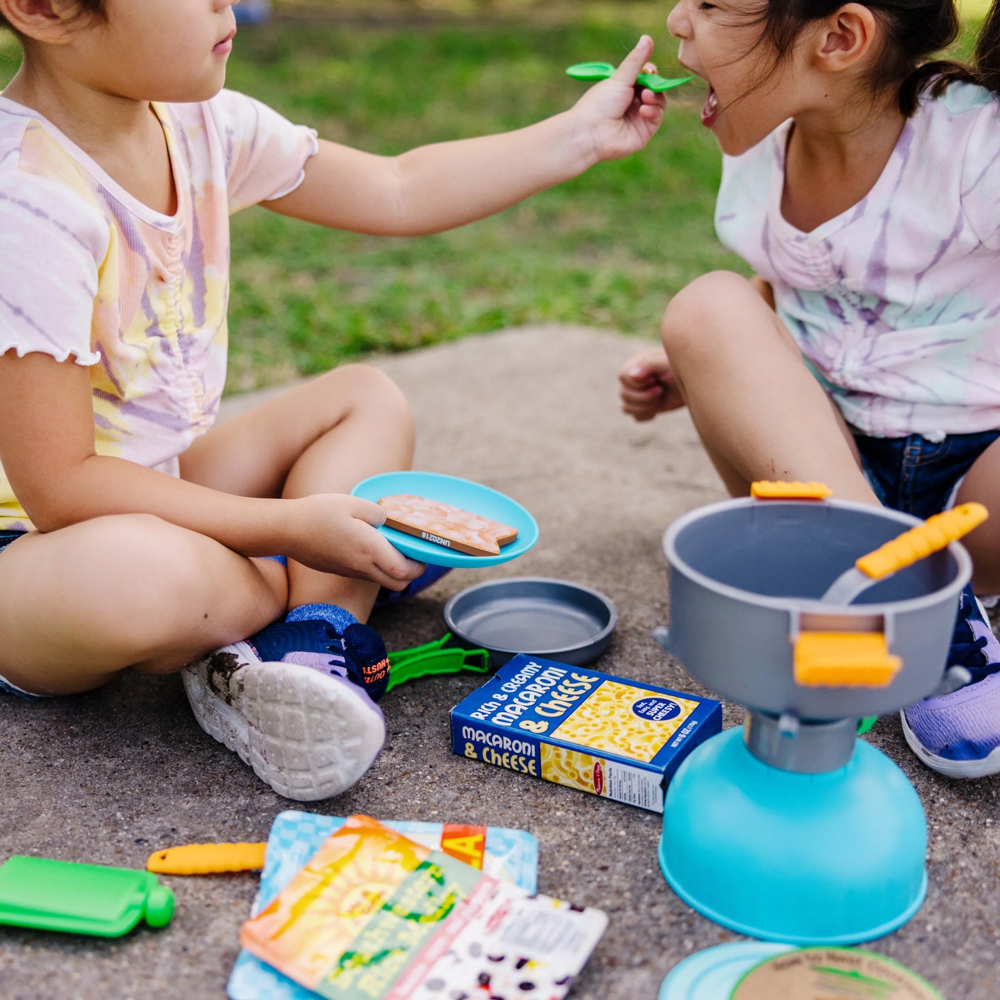 Melissa and Doug - Let's Explore Outdoor Cooking Play Set (3 Credits 3個玩具代金)